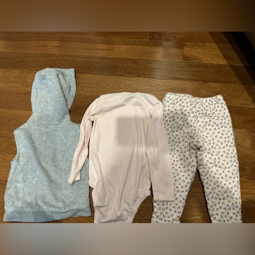 Charming 24M Girls’ Outfit Set with Hooded Vest, Onesie, and Floral Pants - Picture 2 of 6